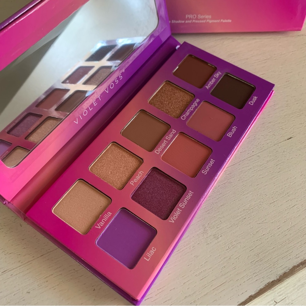 🆕 Violet Sunset Make Up Palette
Violet Voss Cosmetics